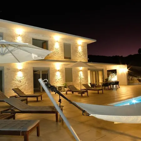 Eva West With Infinity Pool & And Panoramic Sea View